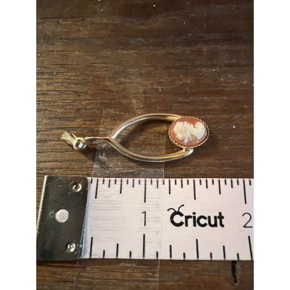 Vintage Gold Tone Wishbone with Cameo Pendant - Picture 12 of 13